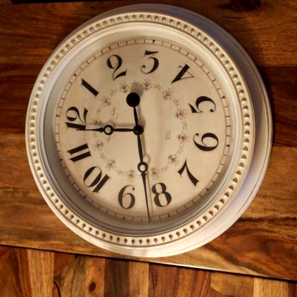 Farmhouse Round Clock - 15.5in Diameter